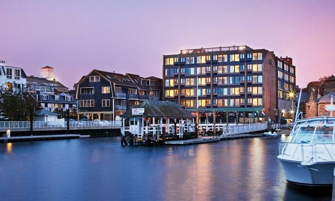 Historic Hill Resort | Wyndham Inn on the Harbor 1-Bedroom Suite – Coastal Charm in Newport, RI