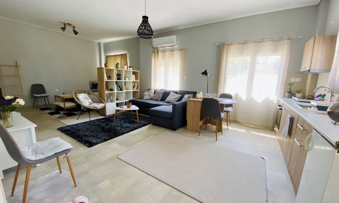 Mesolongi Apartment | Xrysa's Central City Apartment in the heart of Messolonghi