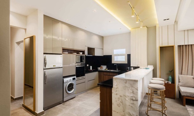 New Cairo Apartment | Xuru Stays I The Sleek & Ritzy 2 BDR 15 min From CAI Airpt