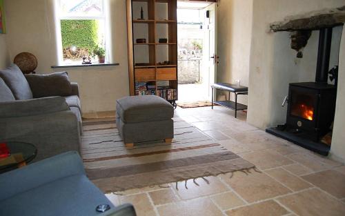 Tywyn House | Y Bwthyn Bach Cute Stone Cottage in Tywyn