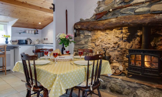 Rhyd-y-clafdy House | Y Bwthyn in the beautiful Pwllheli