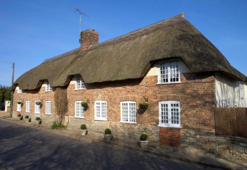 Dorchester House | Yalbury Cottage
