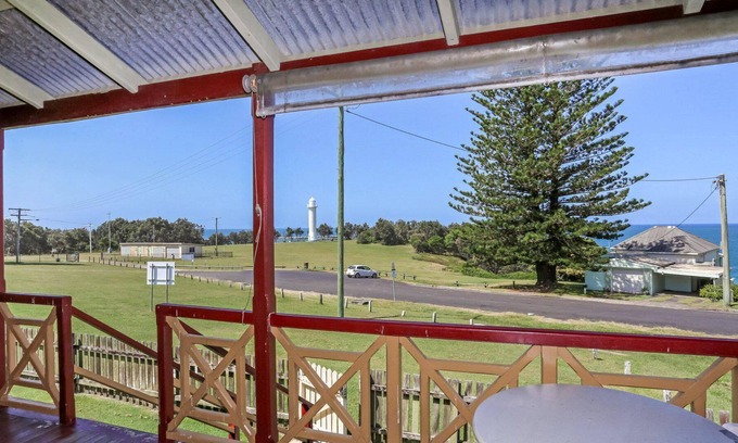 Yamba Cottage | Yamba Pilot Cottage 1 - pets welcome