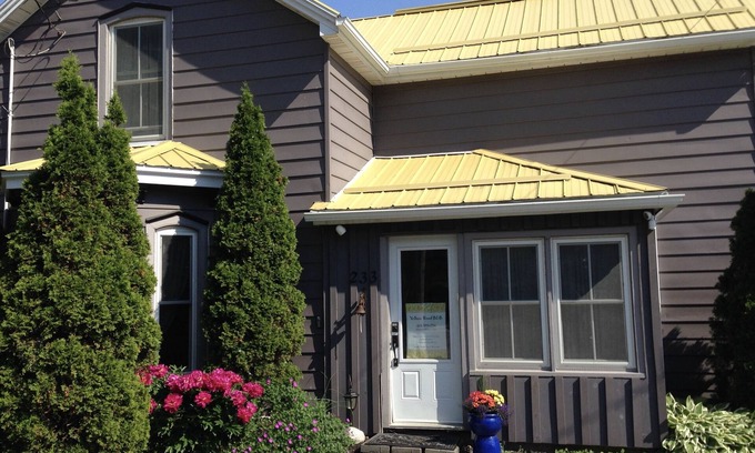 Bloomfield Bed & Breakfast | YELLOW ROOF B&B - In The Heart Of Prince Edward County, 1 Night Stays Welcome