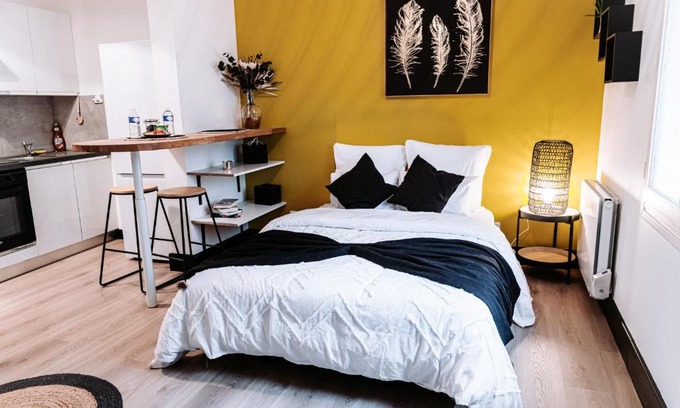 Chatellerault Apartment | Yellow Studio - Arrivée Autonome