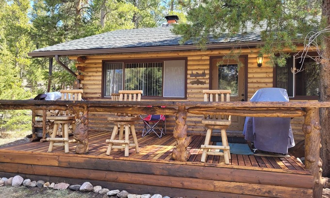Cody Cabin | Yellowstone Base Camp- Cabin located on the Chief Joseph Highway