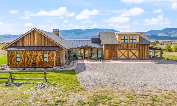 Livingston House | Yellowstone Paradise Valley Home