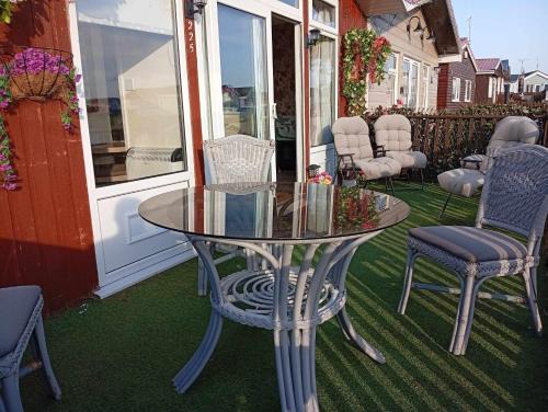 Bridlington House | yeolde woodern country View seashak FREE electric dog friendly LOW PRICES enjoy your stay