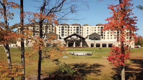 Kiamesha Lake Resort | YO1 Longevity & Health Resorts, Catskills