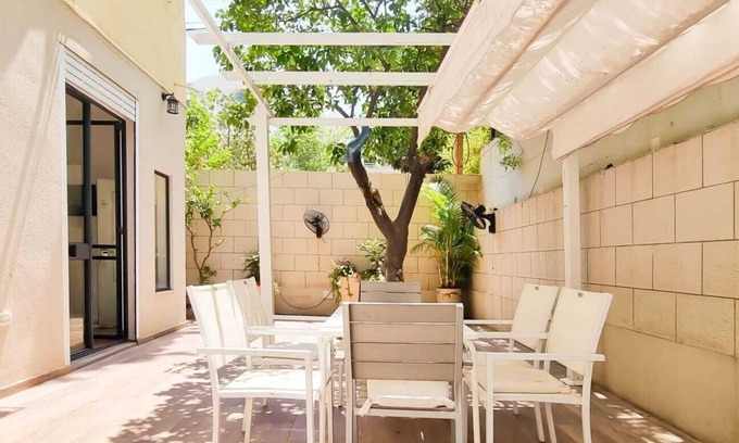 Kerem HaTeimanim Apartment | Yona Hanavi Mmimosa - Two Bedroom Apartment, Sleeps 4