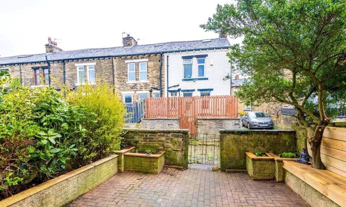 Halifax House | Yorkshire Getaway - Modern Victorian Terrace