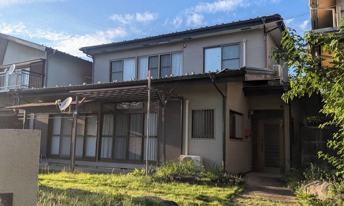 Kofu House | Yosekeshi Kofu Misaki. A Showa-era retro house surrounded by garden and nature. A healing place to spend time with your family at the edge of the house. 5 min. drive from Kofu Station.