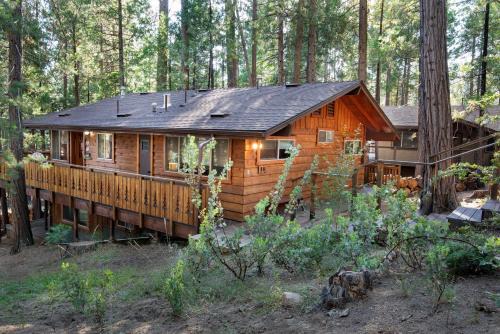 North Wawona House | Yosemite Retreat in the Meadows