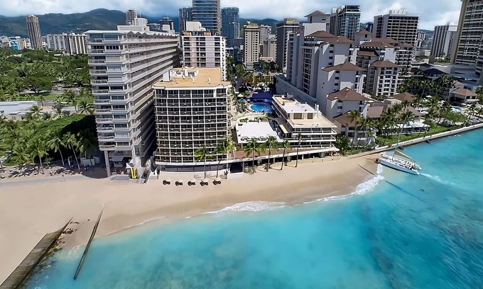 Waikiki Hotel | You Found it! 3 Serene Units, Restaurant, Few Blocks From The Waikiki Beach!