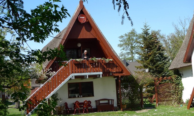 Ostseebad Prerow Apartment | You live in a quiet location under a typical thatched roof in Prerow