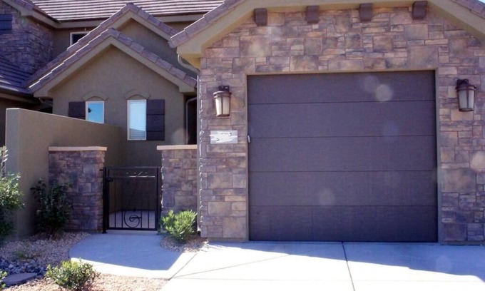 Washington House | You're Welcome Townhome with 2 Primary Suites!