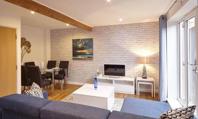 Brislington Villa | Your Apartment | Bristol Savoy Court - No.5