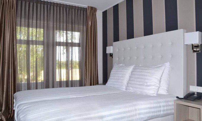 Ouddorp Hotel | Your Comfortable Coastal Home Steps from Surf, Sand, and Nature! Free Breakfast