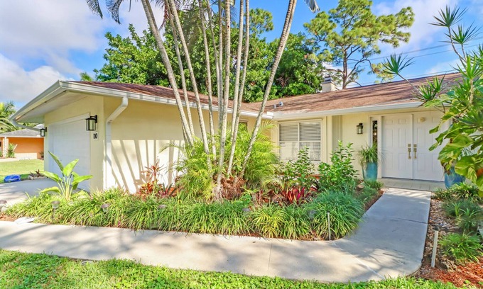 Palm River Estates House | Your endless summer at Sonrisa del Sol!