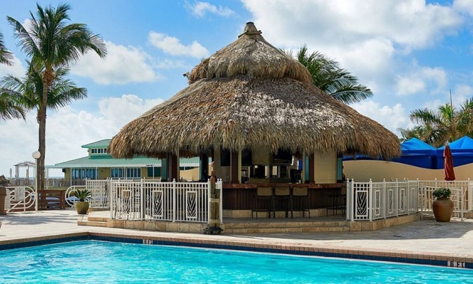 Sunny Isles Beach Resort | Your Gateway to Relaxation! Private Beach Access + Outdoor Pool