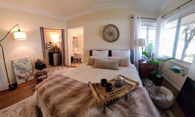 Sherman Oaks House | Your Gorgeous 1 Bedroom Suite Sherman Oaks Retreat!
