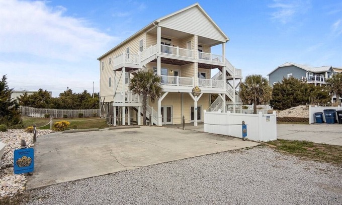 Emerald Isle House | Your Happy Place, just steps to the beach