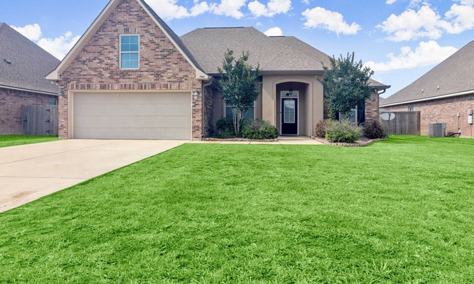 Lake Charles House | Your Home Away from Home for Working Professionals: Luxury Suites with Two King Size Beds