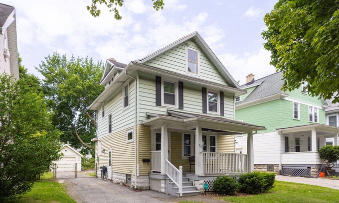 Rochester House | Your Home Away From Home For 30 Days or More