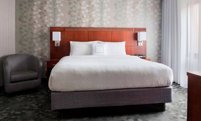 Mahwah House | Your Home Away From Home! FREE Parking, Onsite Pool, Pets Allowed!