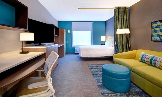 Downtown Tucson Hotel | Your Home Away From Home! Onsite Pool, Kitchen, Free Breakfast, Parking!