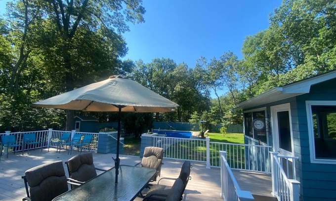 Osbornsville House | Your home away from home! Heated pool! Hot Tub!