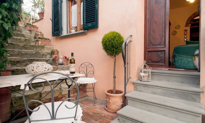 Palaia Apartment | Your home in the center of Tuscany with Hot tub, Air Conditioning and Deck