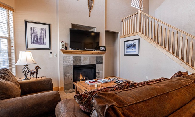 Kimball Junction House | Your Ideal Retreat in Vibrant Newpark! Next to Trails, Shopping, Dining!