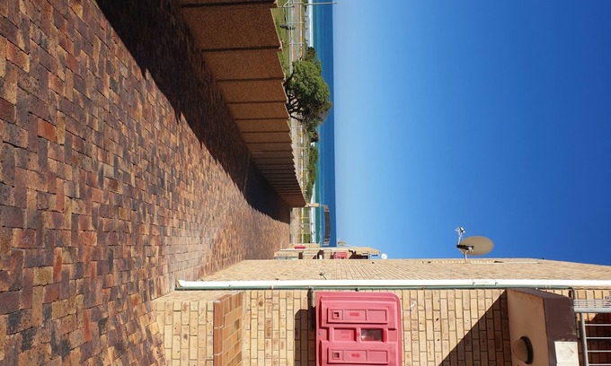 Jeffreys Bay Apartment | Your Jeffrey's Main beach holiday starts here!