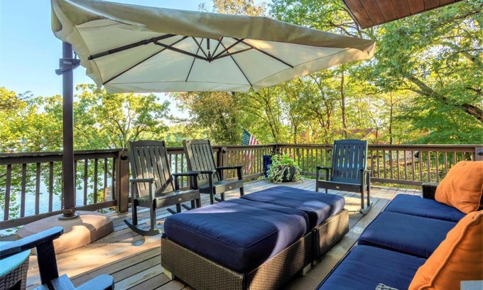 Mid America House | Your Lakefront Luxury