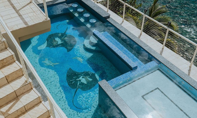 Peterborg Villa | Your own private beach!