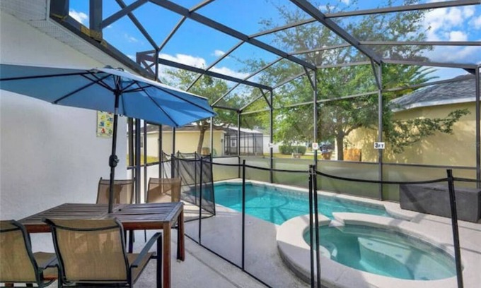 Trafalgar Village House | Your paradise in Orlando: House with a Private Pool