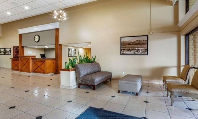 Roswell House | Your Relaxing Getaway Awaits! 3 Spacious Units, Free Parking, Pets Allowed