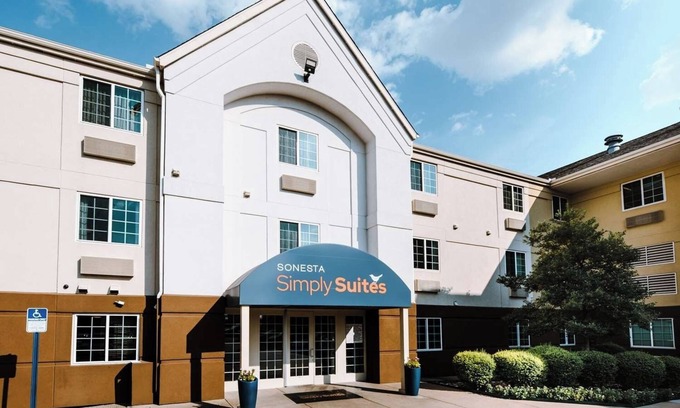 Park Central Hotel | Your Relaxing Getaway Awaits! Full Kitchen, FREE Parking, Pets Allowed!