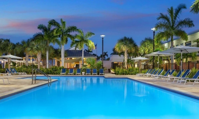 New Town House | Your Relaxing Getaway Awaits! 4 Elegant Units! Shuttle Service, Parking and Pool