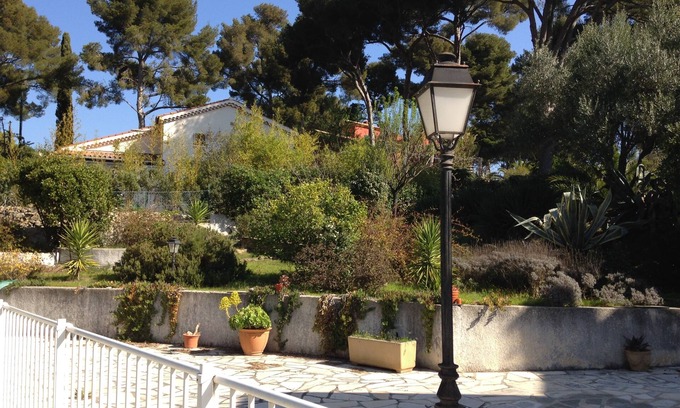 Sanary-sur-Mer Villa | Your villa, for 2. with swimming pool in Sanary Jardin et Piscine