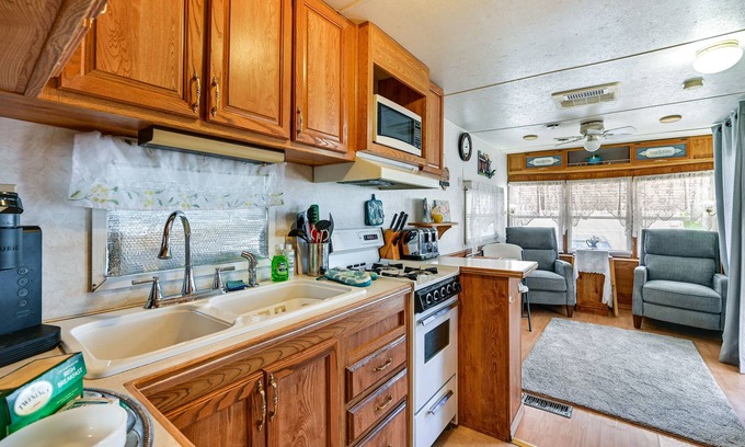 Yuma House | Yuma Getaway w/Pool Access, 5 Mi to Lutes Casino!