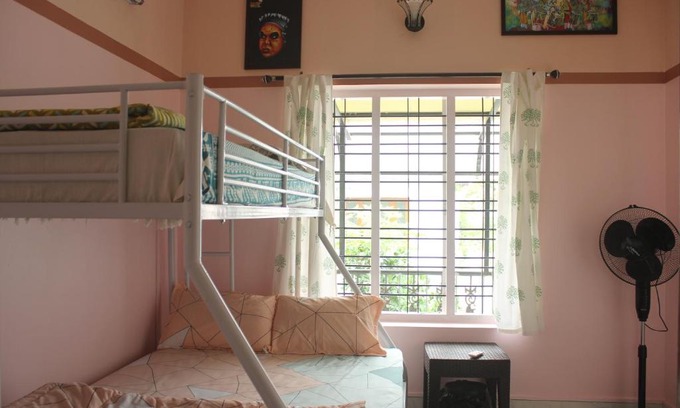 Thiruvananthapuram Bed & Breakfast | Zaatvm: Youthful room in a 3-room home, Sasthamangalam - only for families and solo women travellers