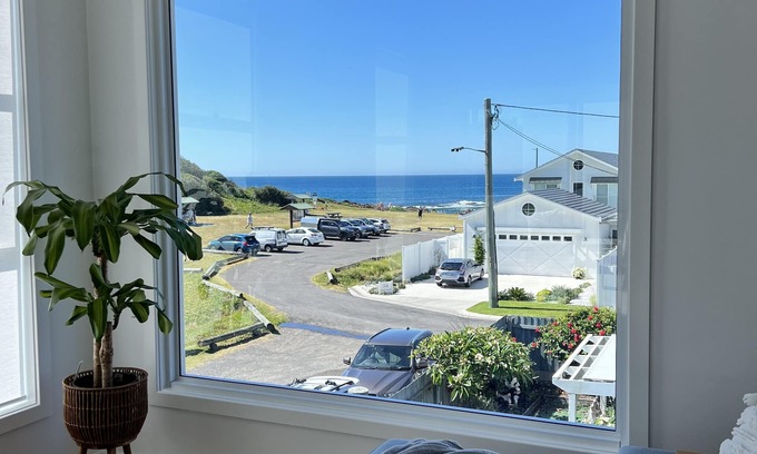 Anna Bay Apartment | Zala - Beautiful Ocean side views & summer coastal vibes 🌊☀️