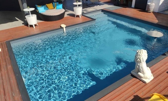 Damencourt Apartment | ZANNAMALAKA FOR A GROUP OF 4 MAXIMUM