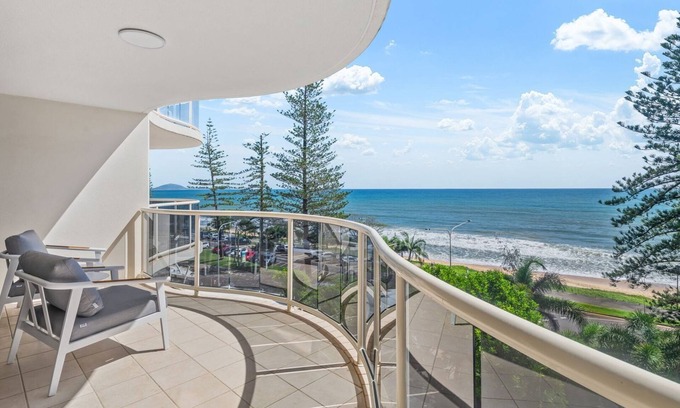 Mooloolaba Apartment | Zanzibar 505 amazing beachfront resort apartment withm pool , spa and access to gym