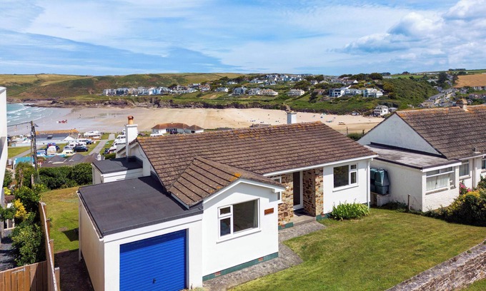 Trebetherick Cottage | ZAPADIAH, family friendly, with a garden in Polzeath