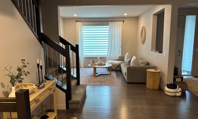 Crescent Heights House | Zen Den: Inner City 4-plex close to DT & Calgary Stampede