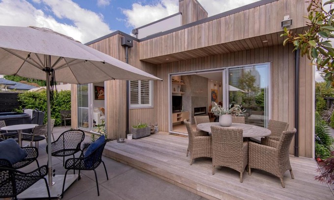 Saint Albans Villa | Zen on McDougall