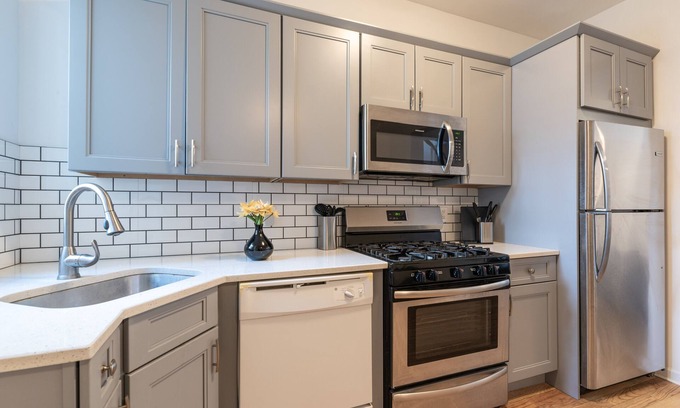 The Heights House | Zen Private House for Family 4 BR 3 BA